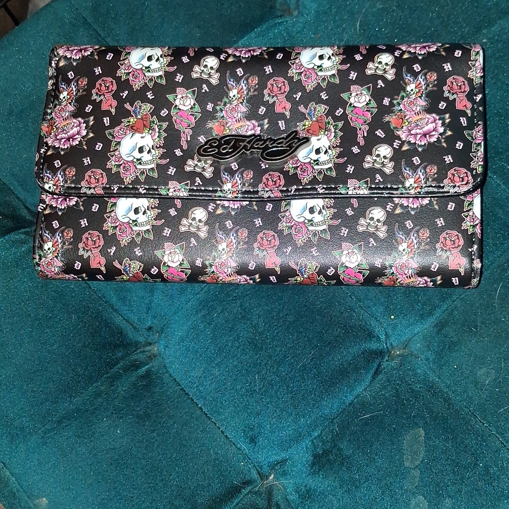 Ed Hardy Black.  Floral Skull Print Wallet Nib
